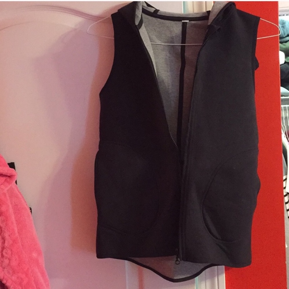 LULULEMON REVERSIBLE VEST 4